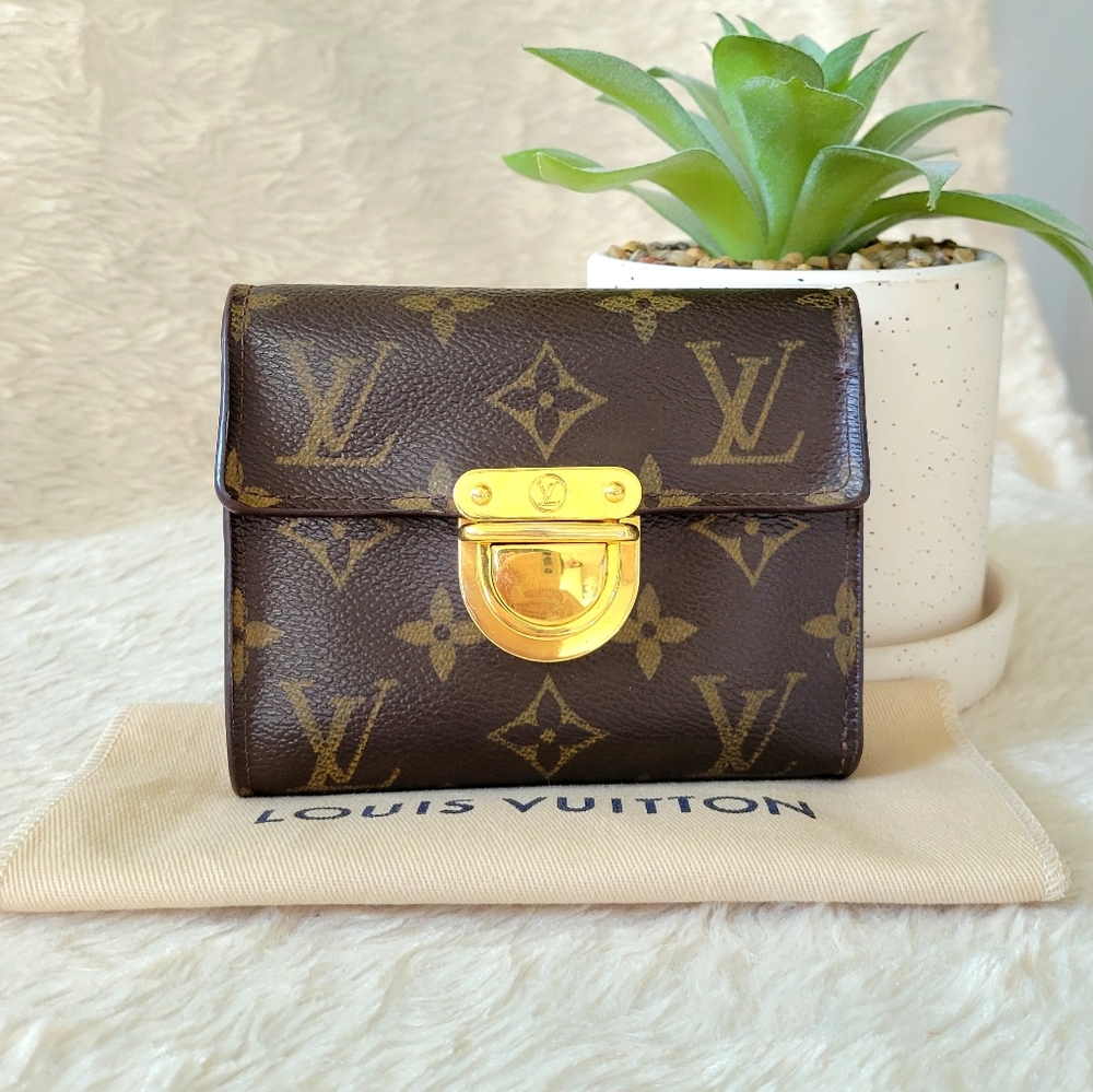 Beautiful ❤️ Authentic LV Compact Wallet Monogram